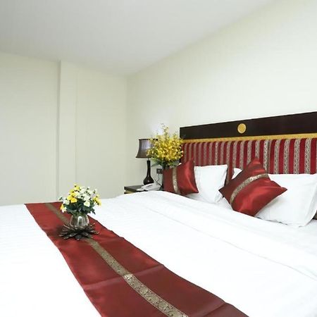 Lucky Palace Hotel Bangkok Zewnętrze zdjęcie